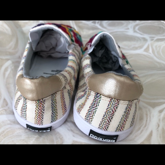 NWOB Handmade in Oaxaca Embroidered Slip Ons - Picture 3 of 3